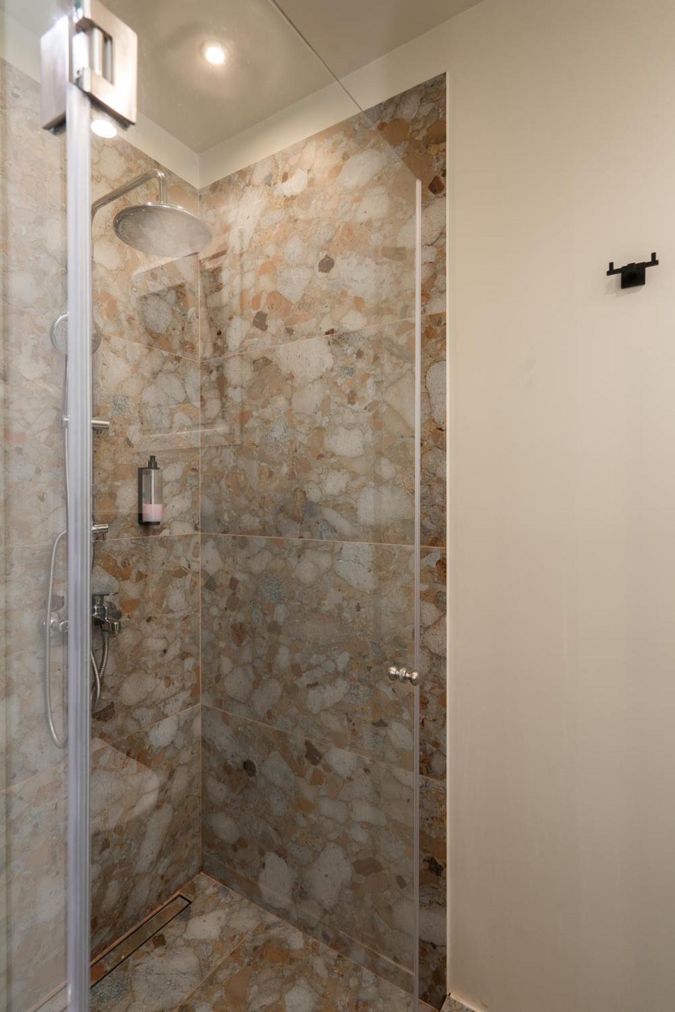 A Place 4U No6 - City Escape With Balcony Lounge & Open Living Space Атина Екстериор снимка